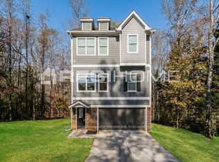 132 Tabor St, Central, SC 29630