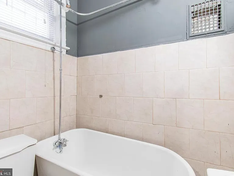 2029 W Oxford St #1R — Photo 3