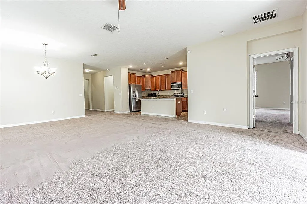 4 bed, 3.0 bath, 2032 sqft, $2,400 — Photo 3