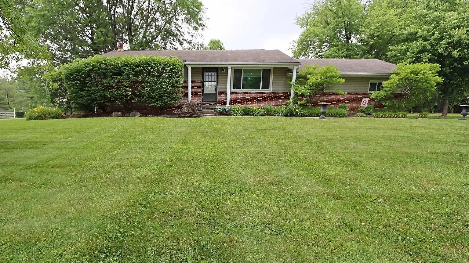 3 bed, 1.5 bath, 1552 sqft, $2,300 — Photo 1