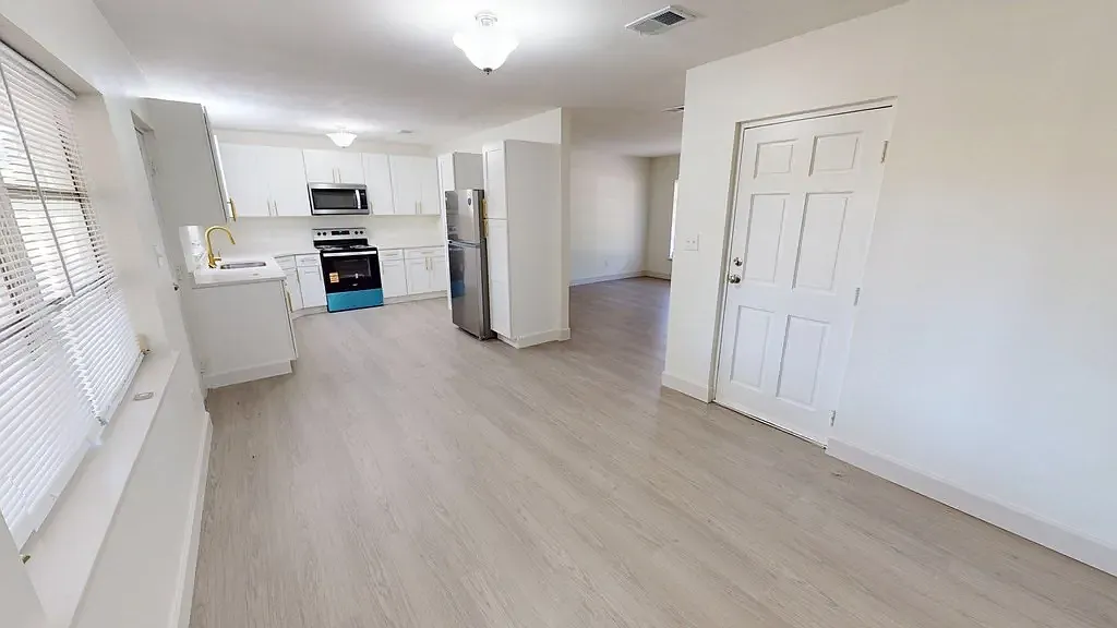3 bed, 1248 sqft, $1,600 — Photo 4