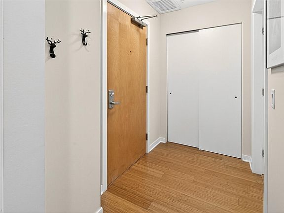 5th image of 373 Tyee Rd #308