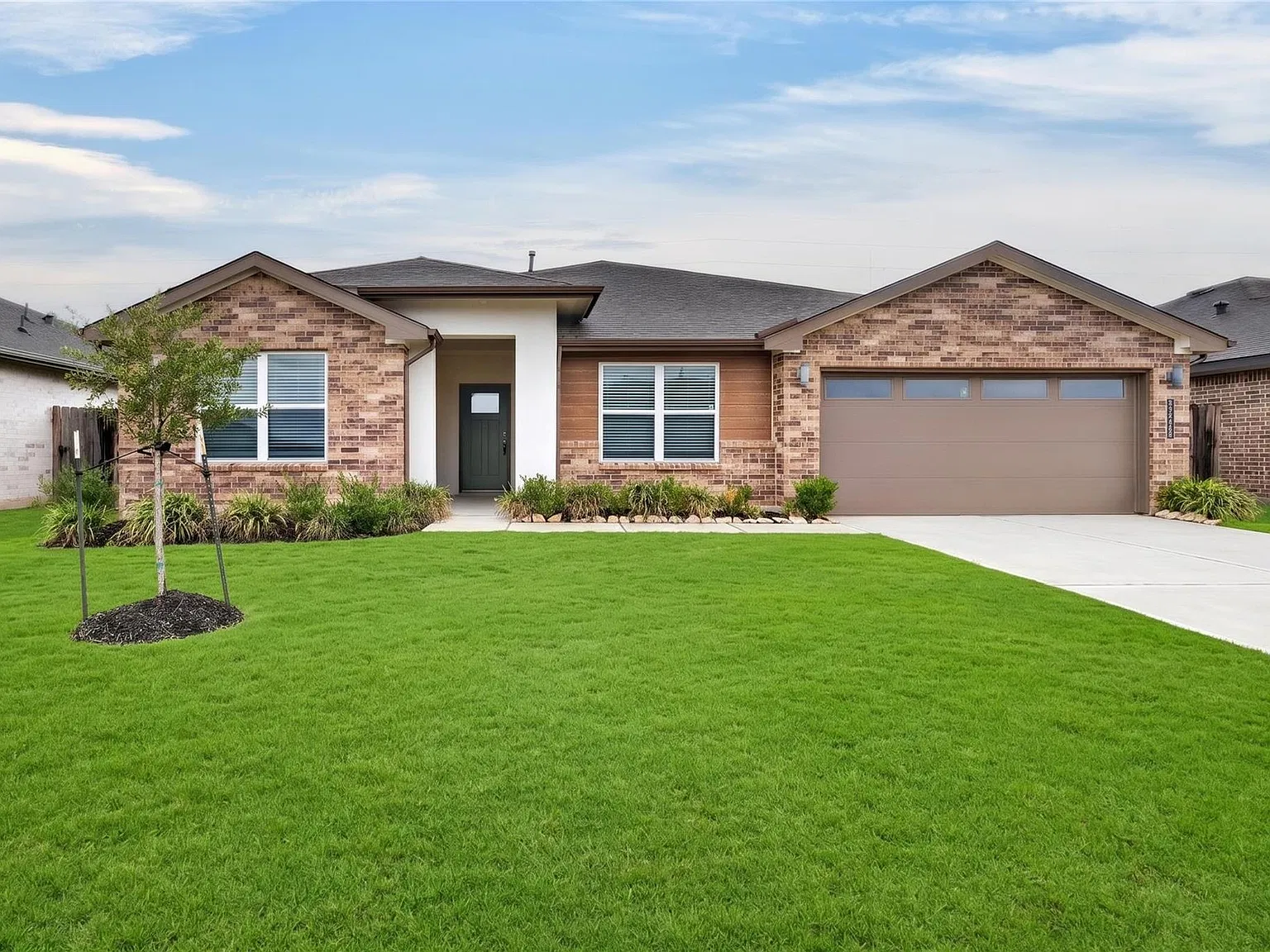 4 bed, 2.0 bath, 2146 sqft, $2,450 — Photo 2