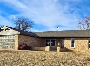 613 Comanche Trl, Altus, OK 73521