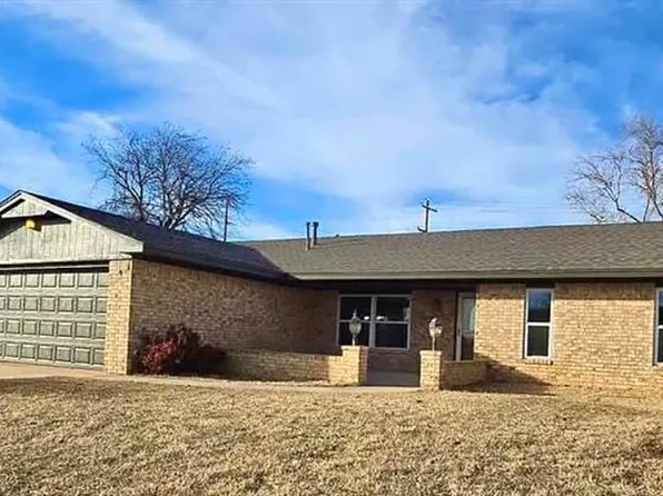 613 Comanche Trl, Altus, OK 73521