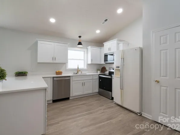 7504 Lady Liberty Ln, Charlotte, NC 28217