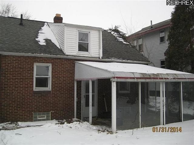 2nd image of 814 16th St NE