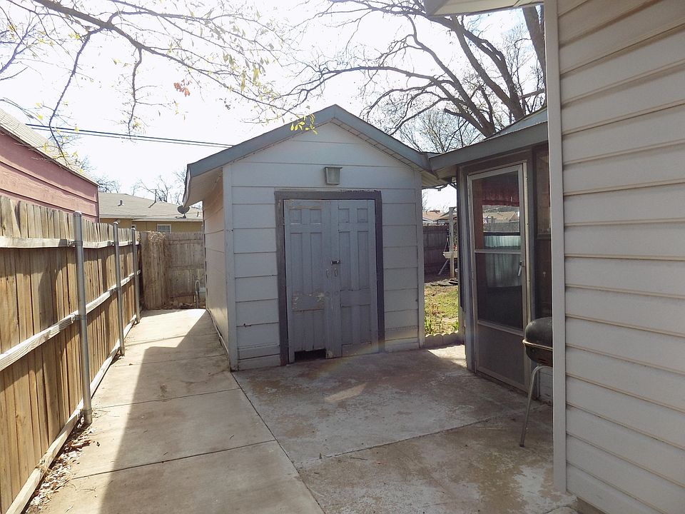 2nd image of 204 Walnut Dr