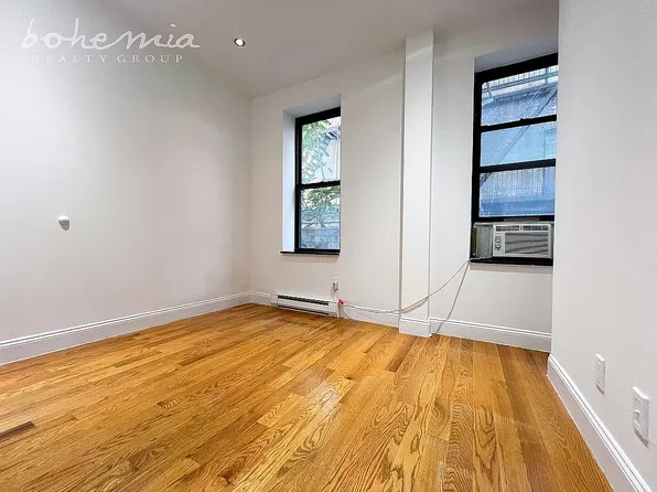 8 West 108th Street 27L image 2 of 10