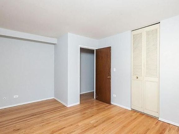 5th image of 2828 N Cambridge Ave #1