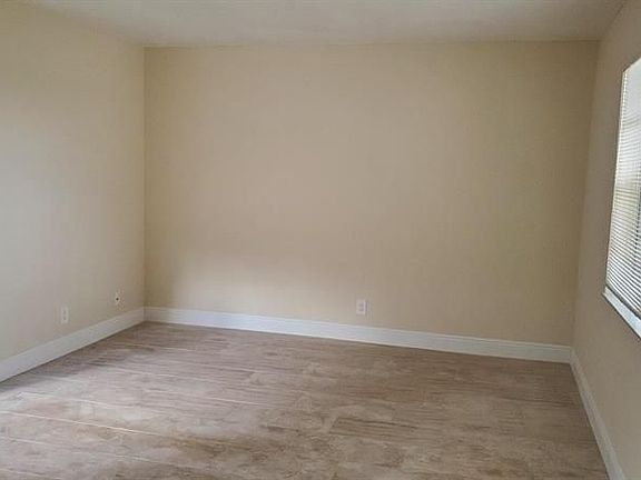 5th image of 138 Burgundy Dr #C