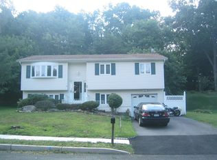 35 Sedge Rd, Valley Cottage, NY 10989