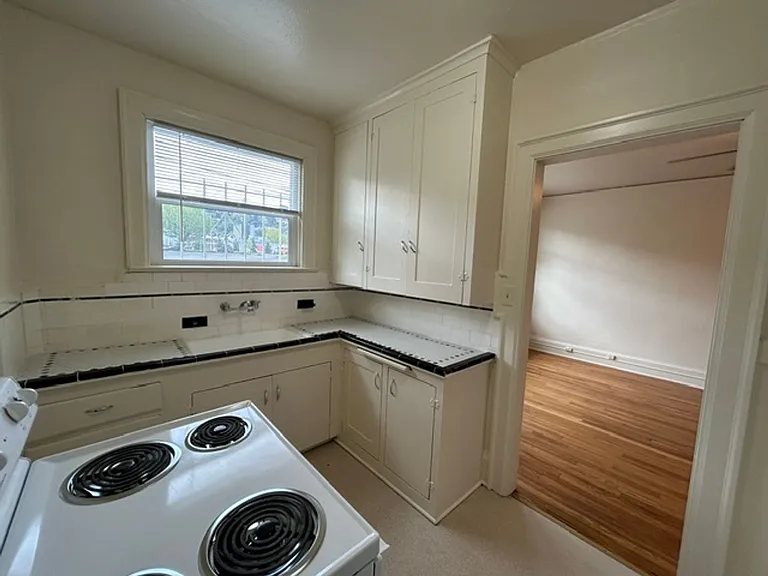 Lownsdale Apartments — Photo 5
