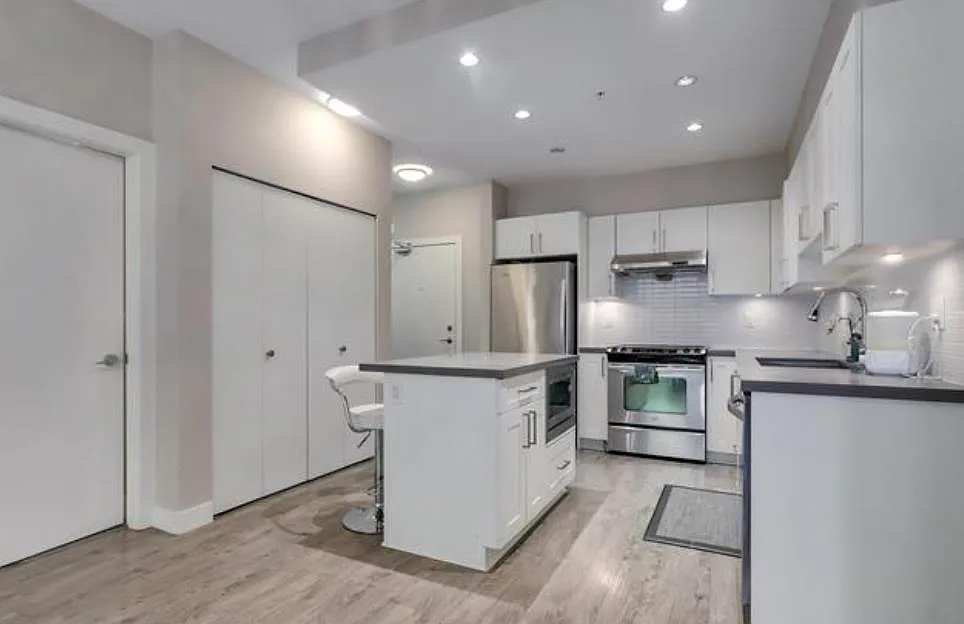 2 bed, 876 sqft, $2,500 — Photo 2