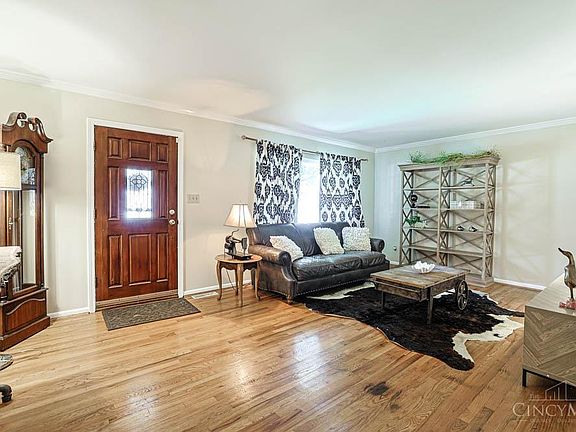 3rd image of 8475 Summitridge Dr
