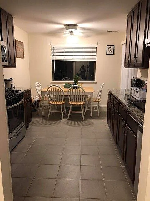 266 Mayfair Ln — Photo 2