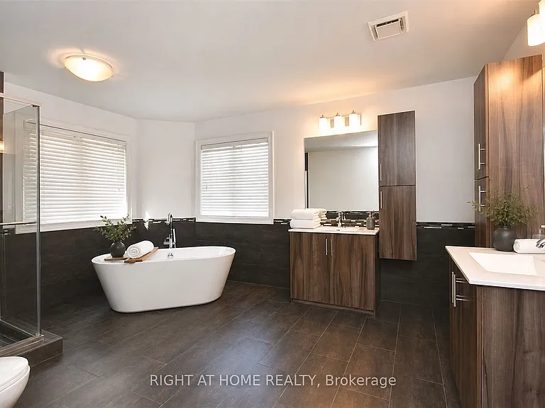 1466 Bayshire Dr — Photo 15