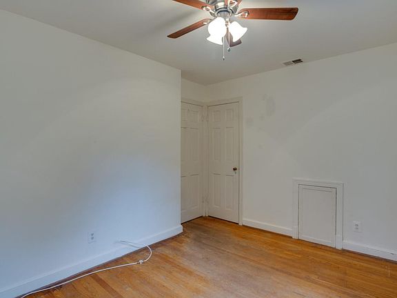 3rd image of 620 N Oakland St