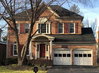 9824 Fox Rest Ln, Vienna, VA 22181