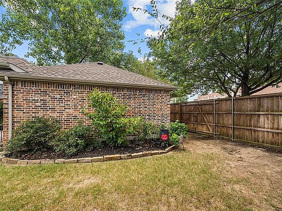 4th image of 1906 Oakbriar Ln