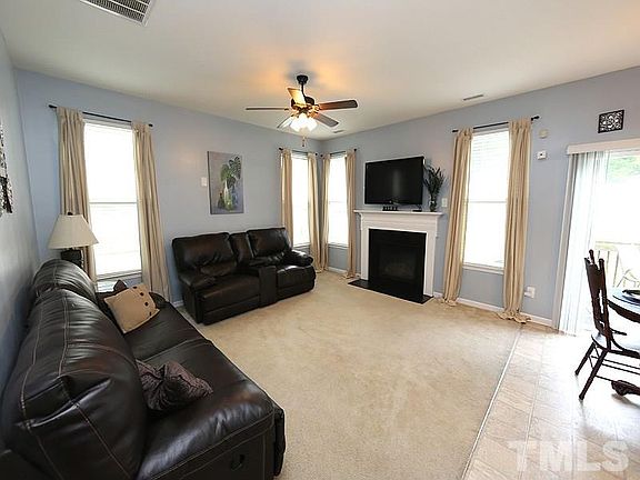 5th image of 1005 Oak Park Dr