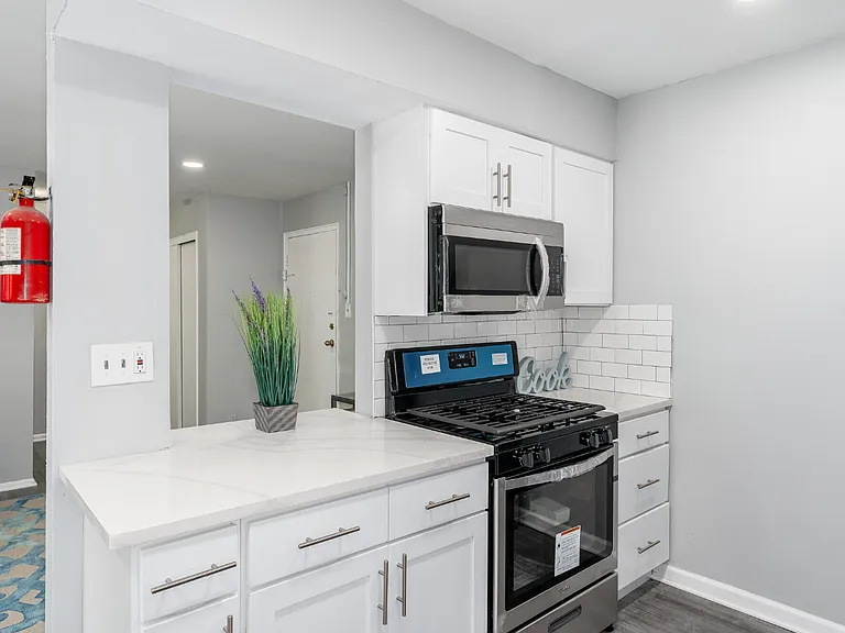 90 Oak St #1 — Photo 1
