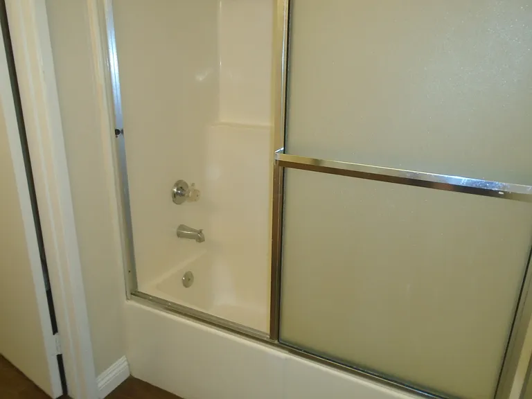 239 W Dexter St #E — Photo 11