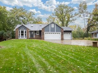 2504 Helena Ave N, Oakdale, MN 55128