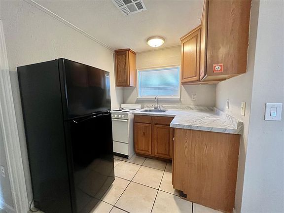 4th image of 610 S Martin Luther King Jr Ave #1/2