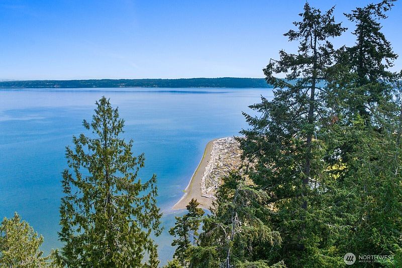 3rd image of 2689 SE Camano Drive