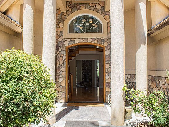 4th image of 906 Burlando Rd