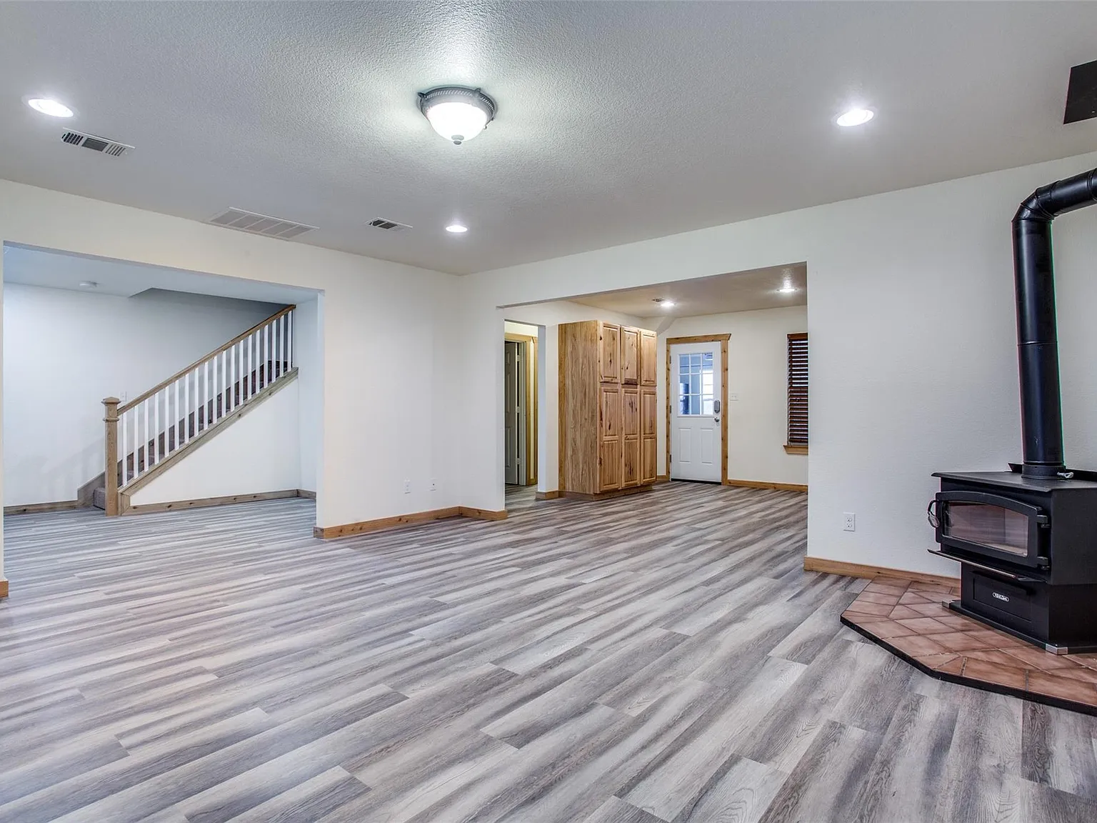 4 bed, 2627 sqft, $3,200 — Photo 4