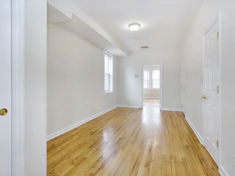 80 Pine St #2 — Photo 1
