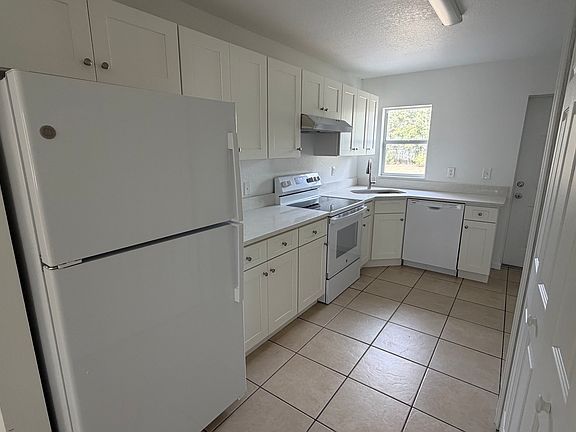 3rd image of 1928 SE Cherry Dr #1928