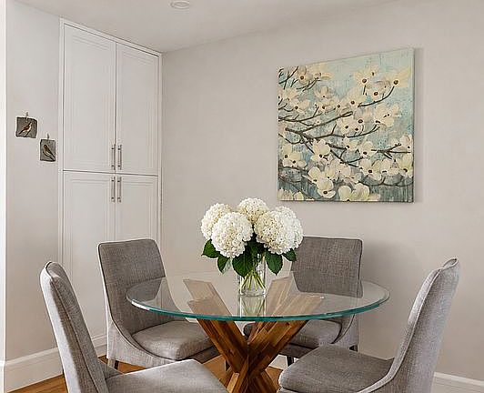 4th image of 27 W 72nd St #205