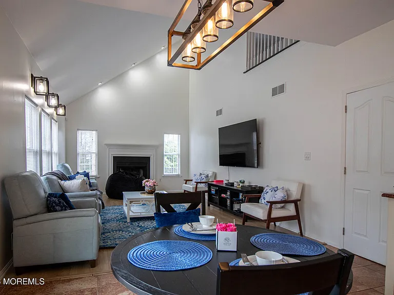 845 Woodbury Dr — Photo 8