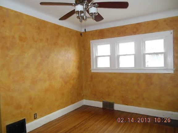 3rd image of 1502 Oak St