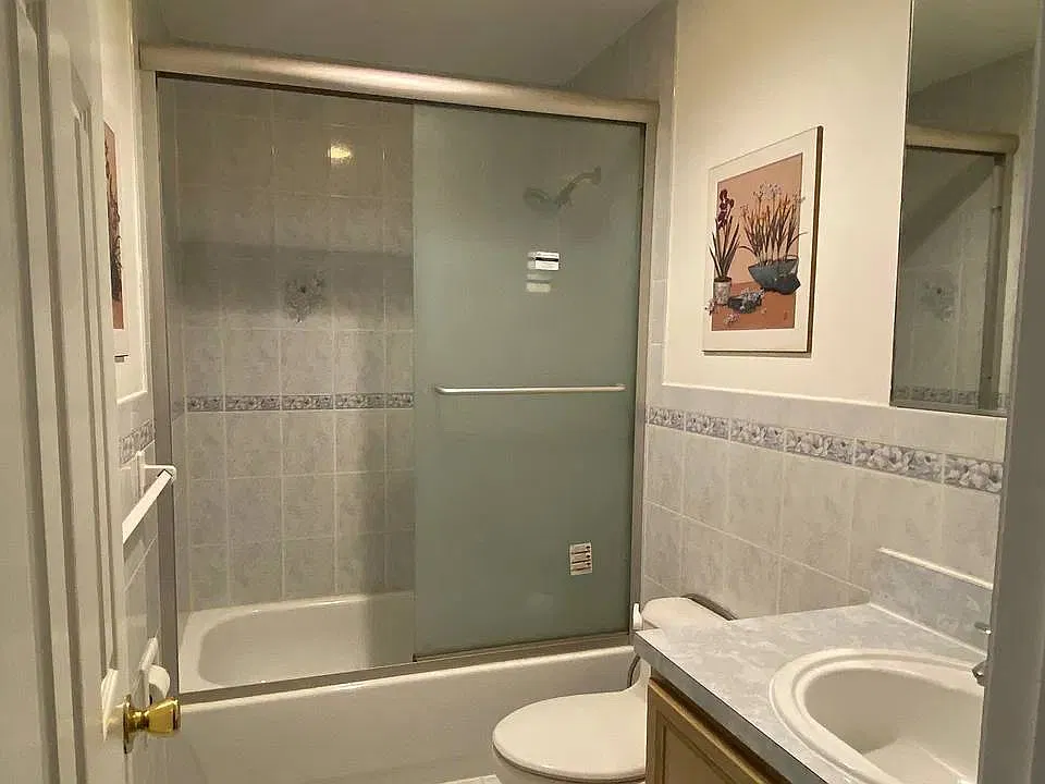 4 bed, 2.5 bath, 2800 sqft, $4,700 — Photo 4