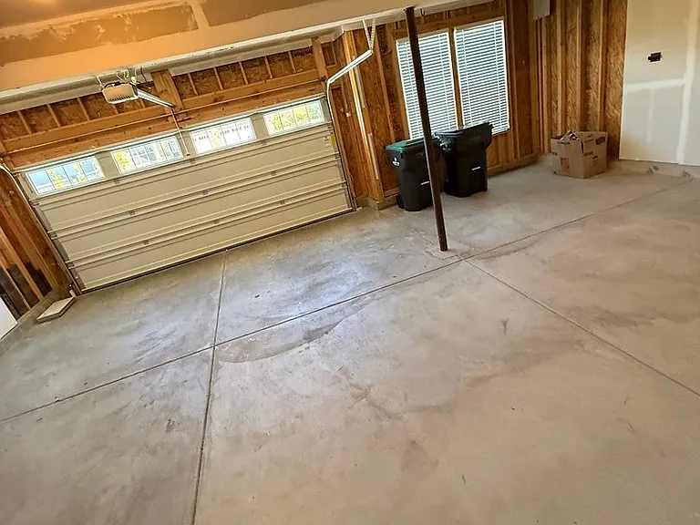 1046 Elmwood Ln — Photo 10