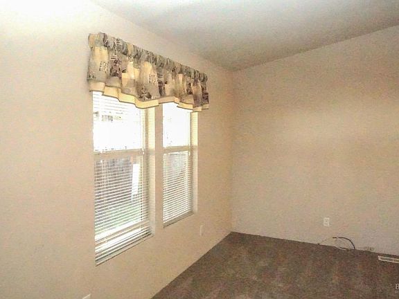 4th image of 306 Toyon Way