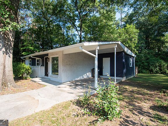 2nd image of 108 Pine Cir