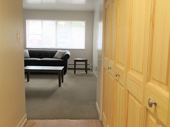 Entry (with coat closet)