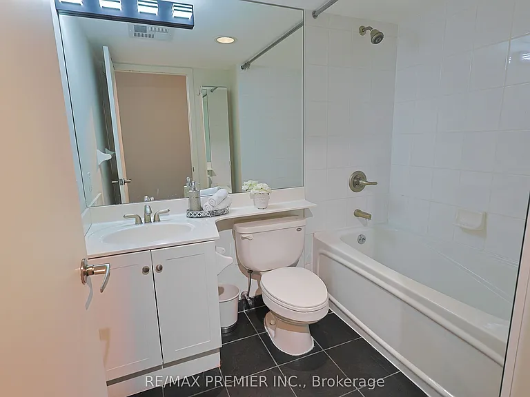 210 Victoria St #4407 — Photo 33