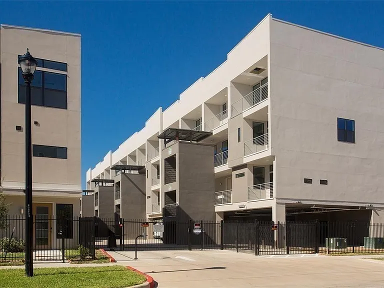 2401 Crawford St #B109 — Photo 11
