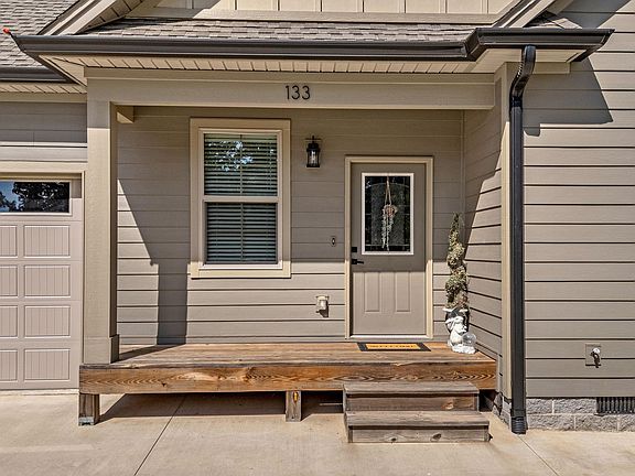 5th image of 129 Victoria Dr