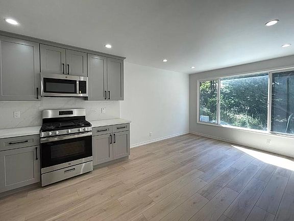 3rd image of 781 Corbett Ave APT 5