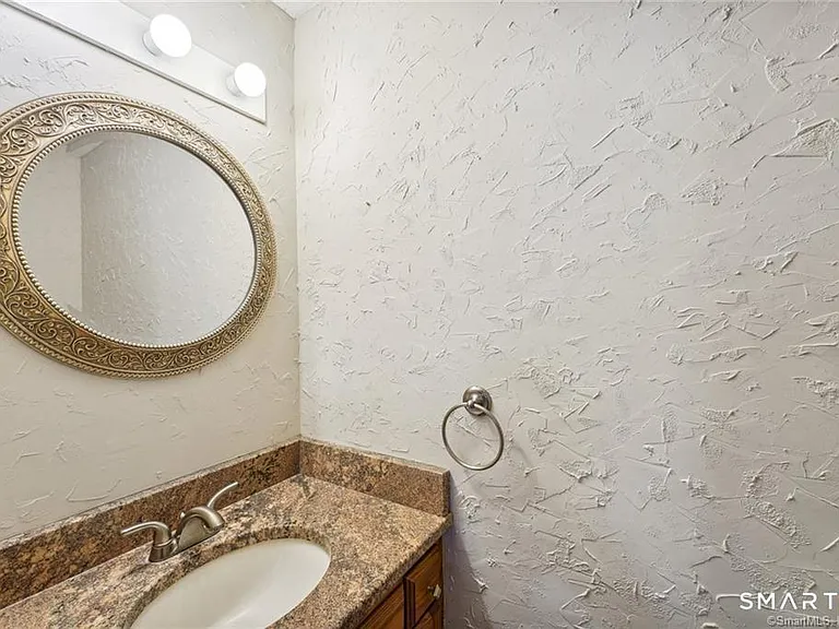 17 Oak Forest Dr #2 — Photo 18
