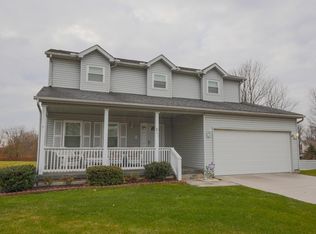 211 Aston Ct, Pataskala, OH 43062
