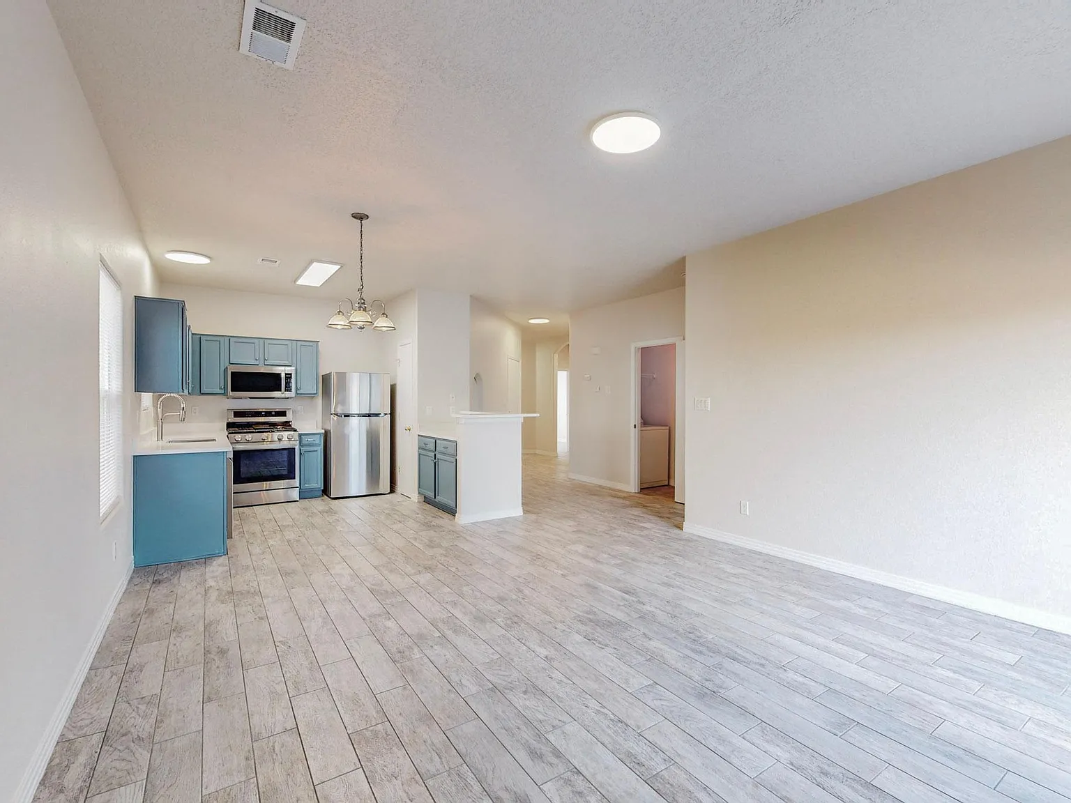 3 bed, 1167 sqft, $1,995 — Photo 4