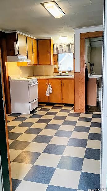 View from Entrance into Eat in Kitchen, how nice to come home to!